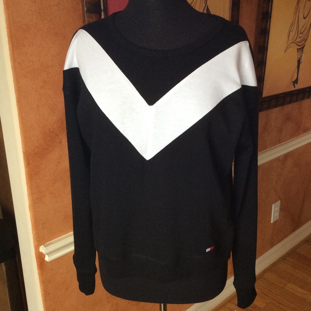 Tommy Hilfiger Cropped Sweatshirt - Picture 2 of 4